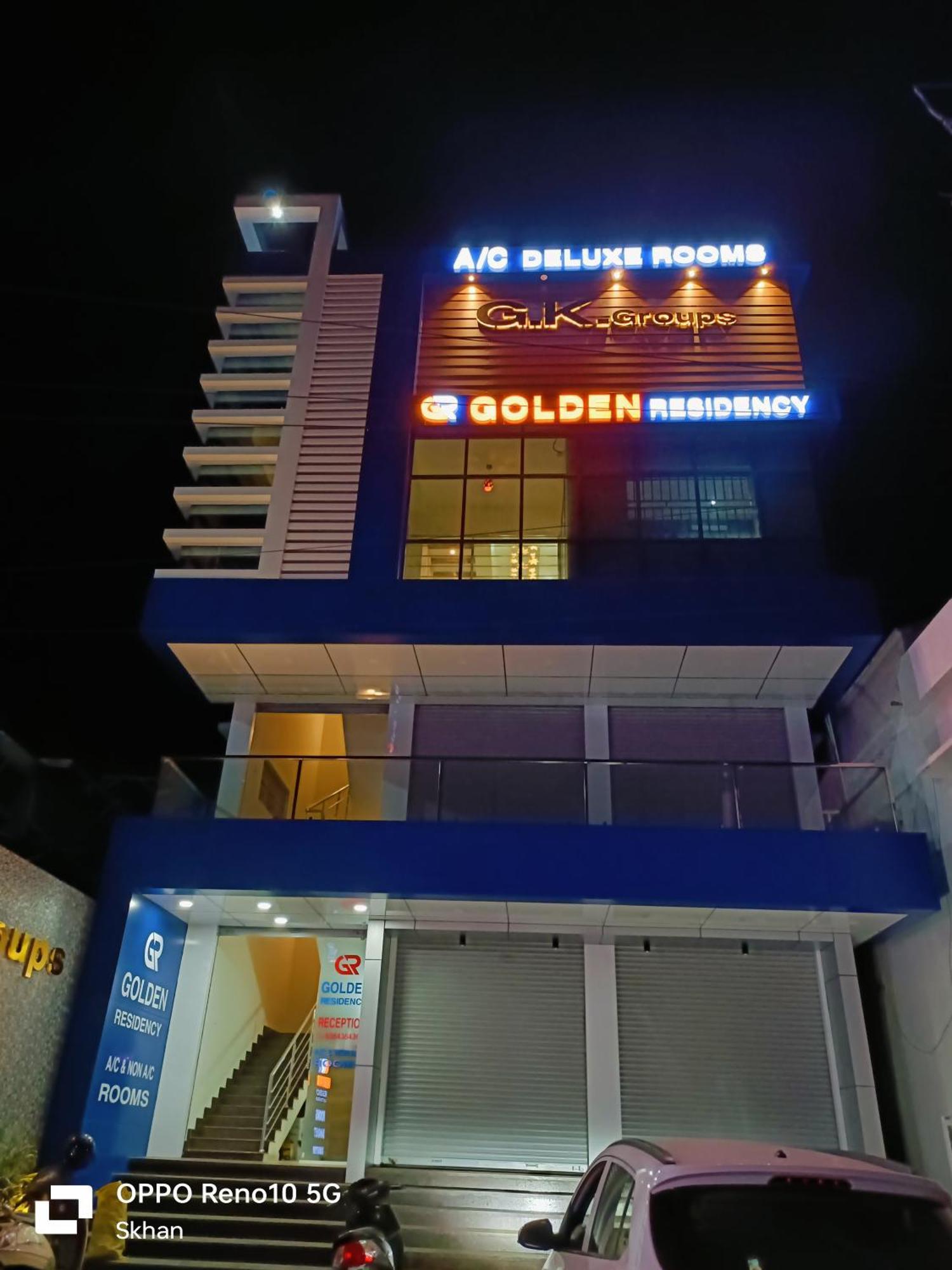Готель Golden Residency Кушалнаґар Екстер'єр фото
